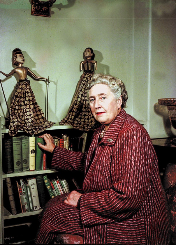 כותבת‭ ‬על‭ ‬עולם‭ ‬שאיננו‭ ‬עוד‭. ‬אגתה‭ ‬כריסטי‭ ‬בביתה‭, ‬1949 צילום‭: ‬גטי‭ ‬אימג‭'‬ס 